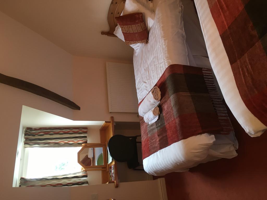 Malt House Hotel Бъркли Екстериор снимка