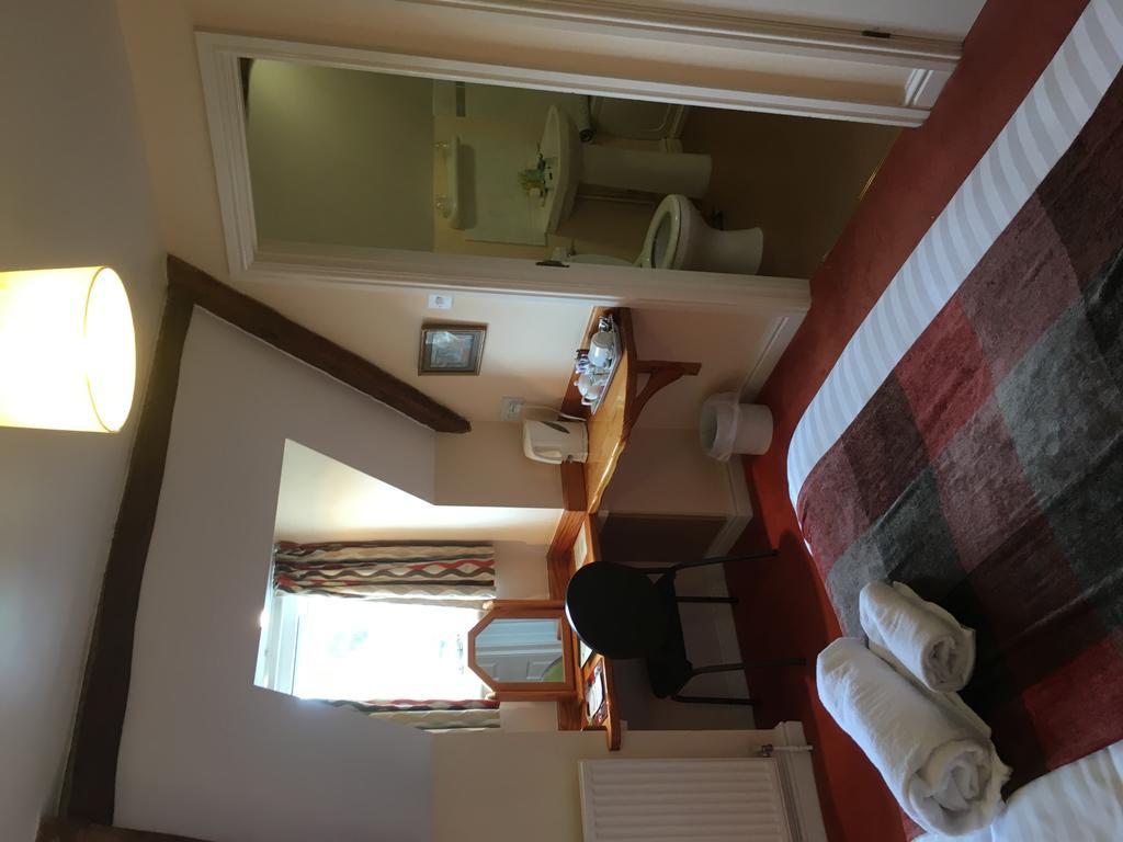 Malt House Hotel Бъркли Екстериор снимка