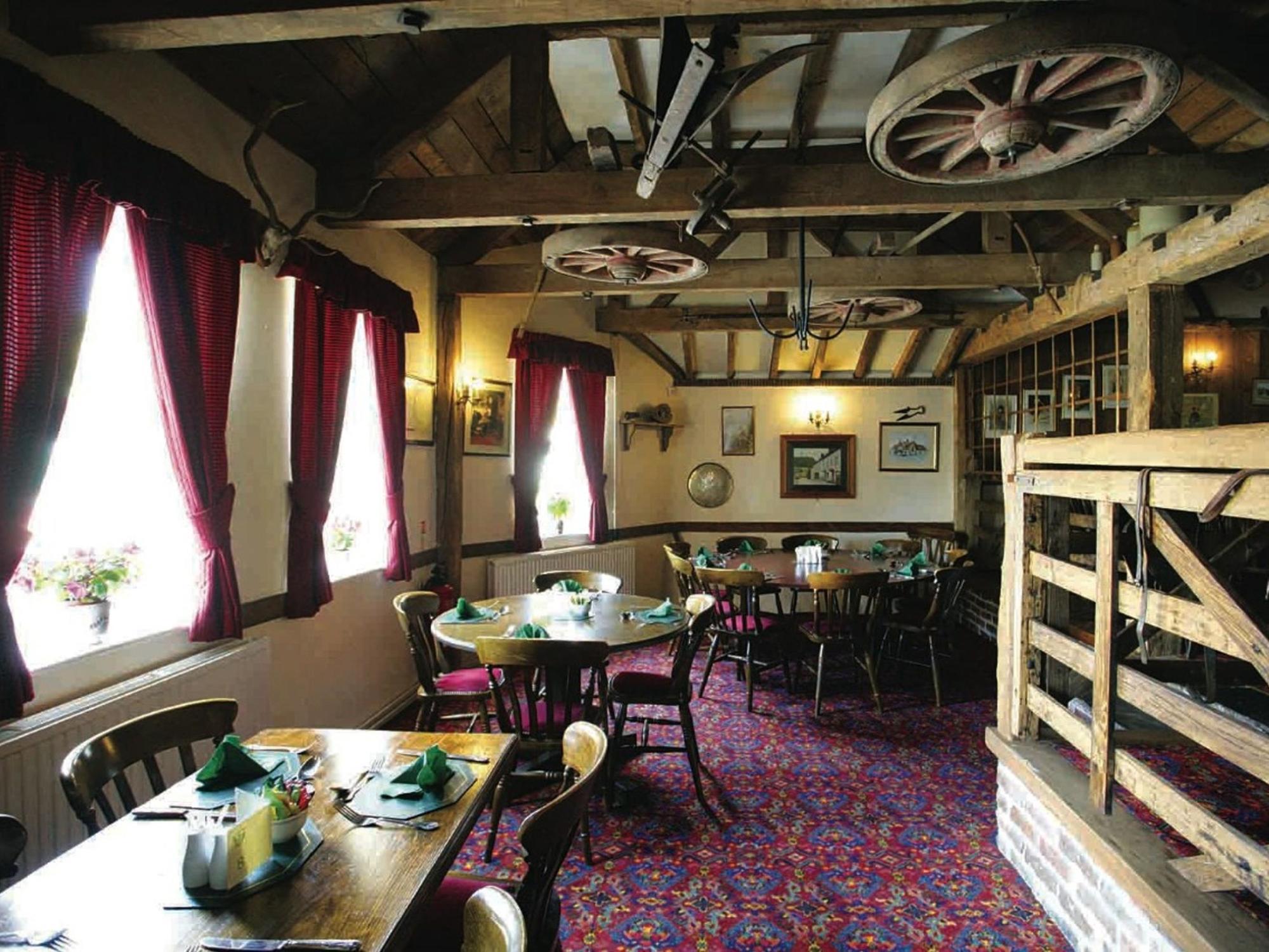 Malt House Hotel Бъркли Екстериор снимка