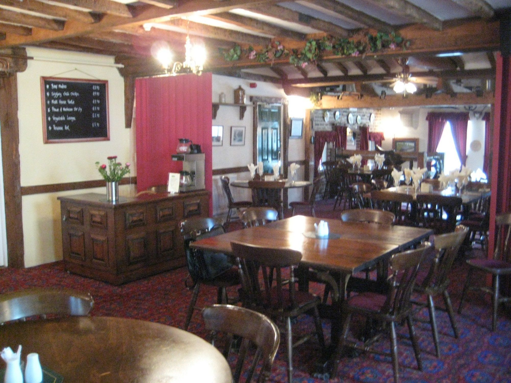 Malt House Hotel Бъркли Екстериор снимка