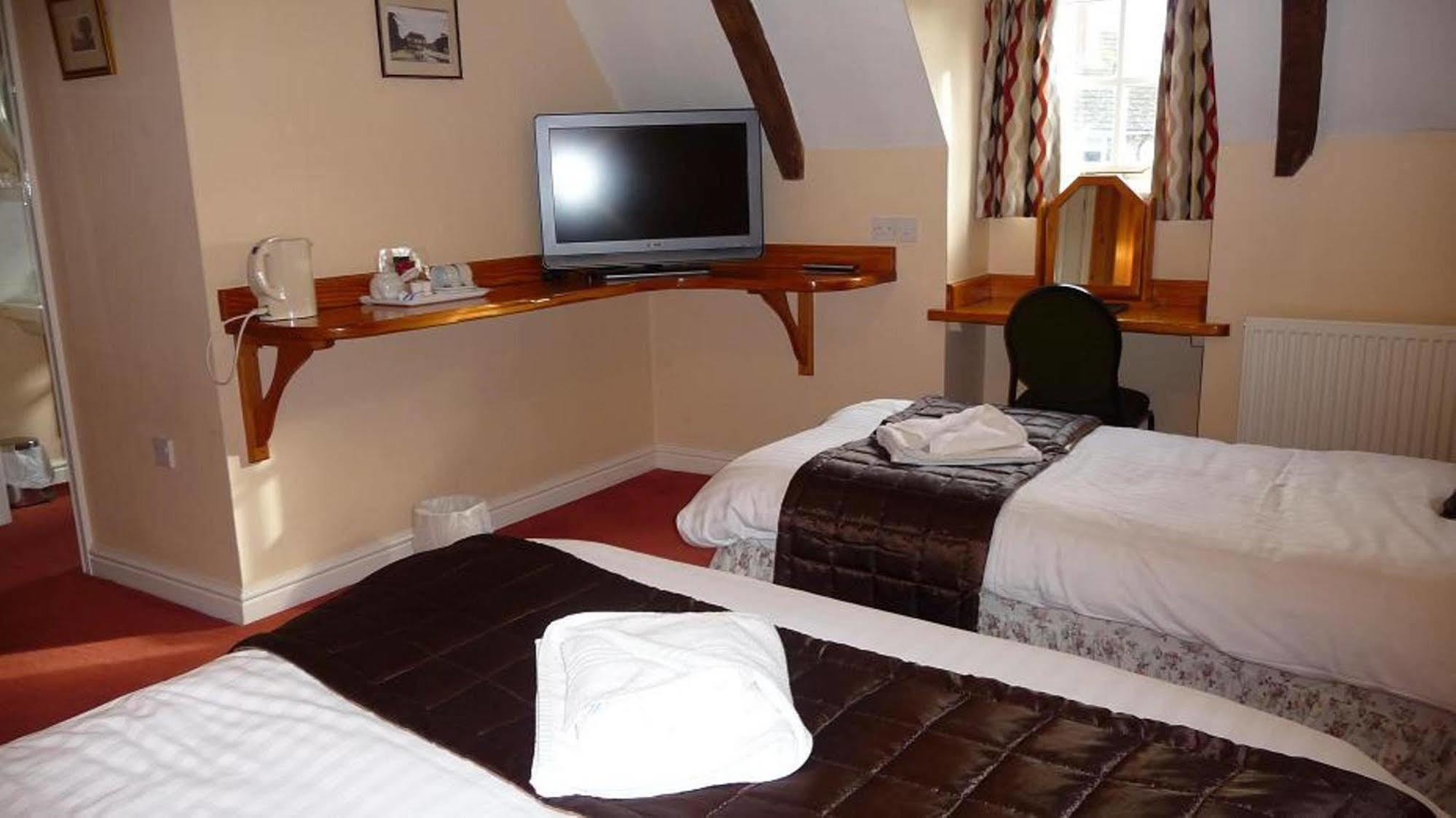 Malt House Hotel Бъркли Стая снимка